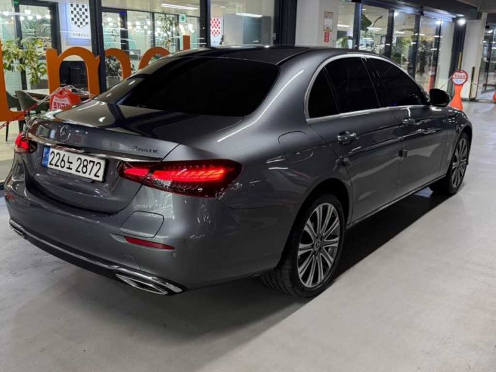 Mercedes Benz E class - Vista 4