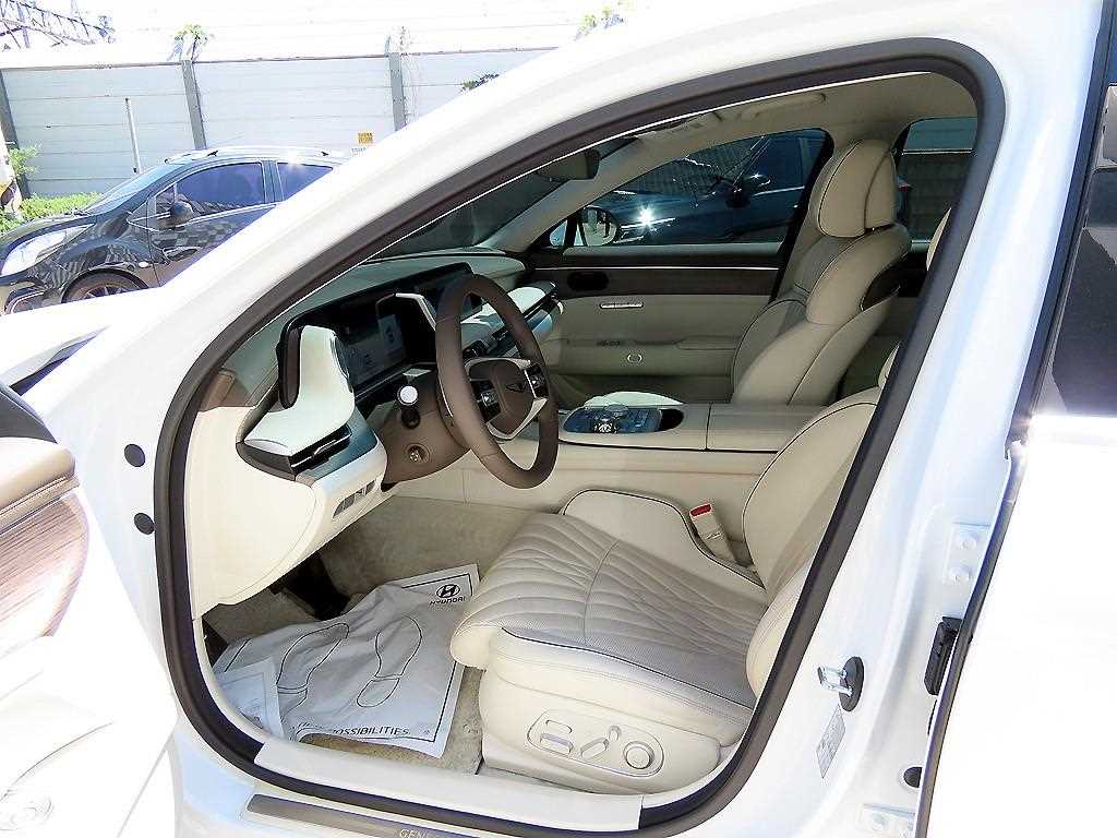 Genesis G90 - Vista 5