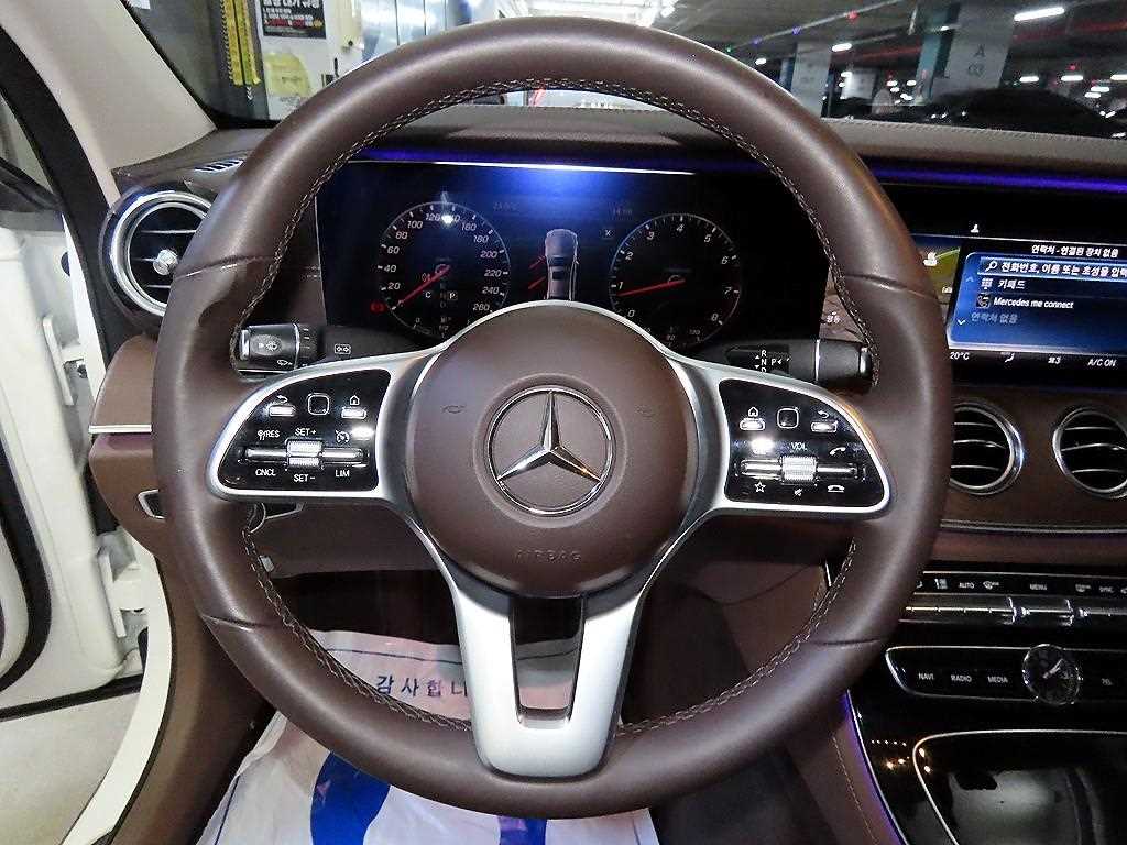 Mercedes Benz E class - Vista 8