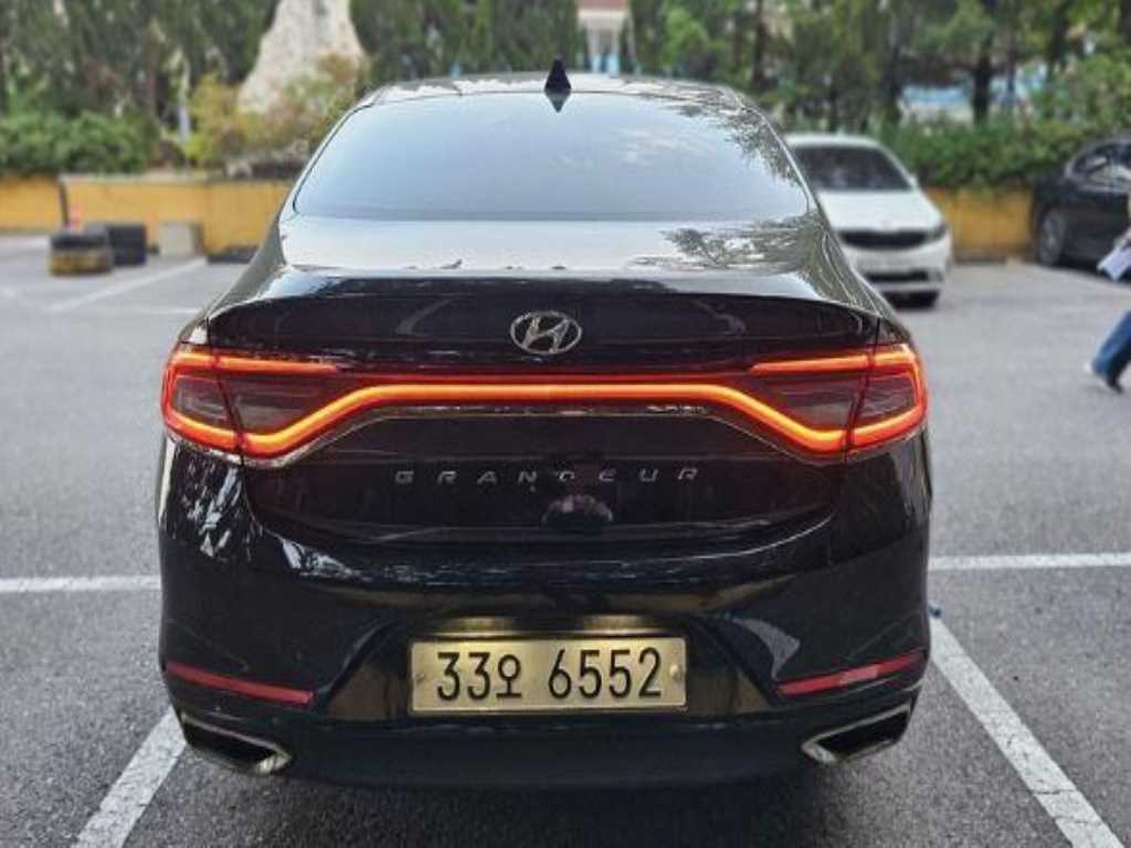 HYUNDAI Grandeur - Vista 2
