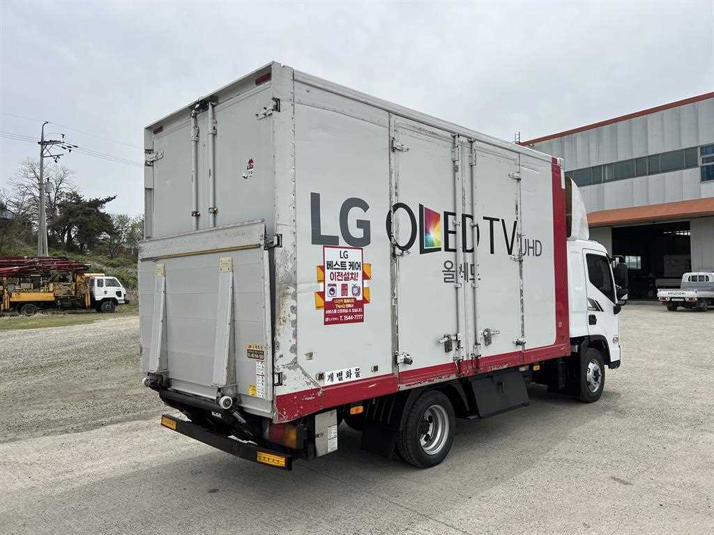 medium and large cargo truck - Vista 5