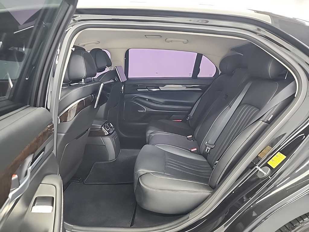 Genesis G90 - Vista 12