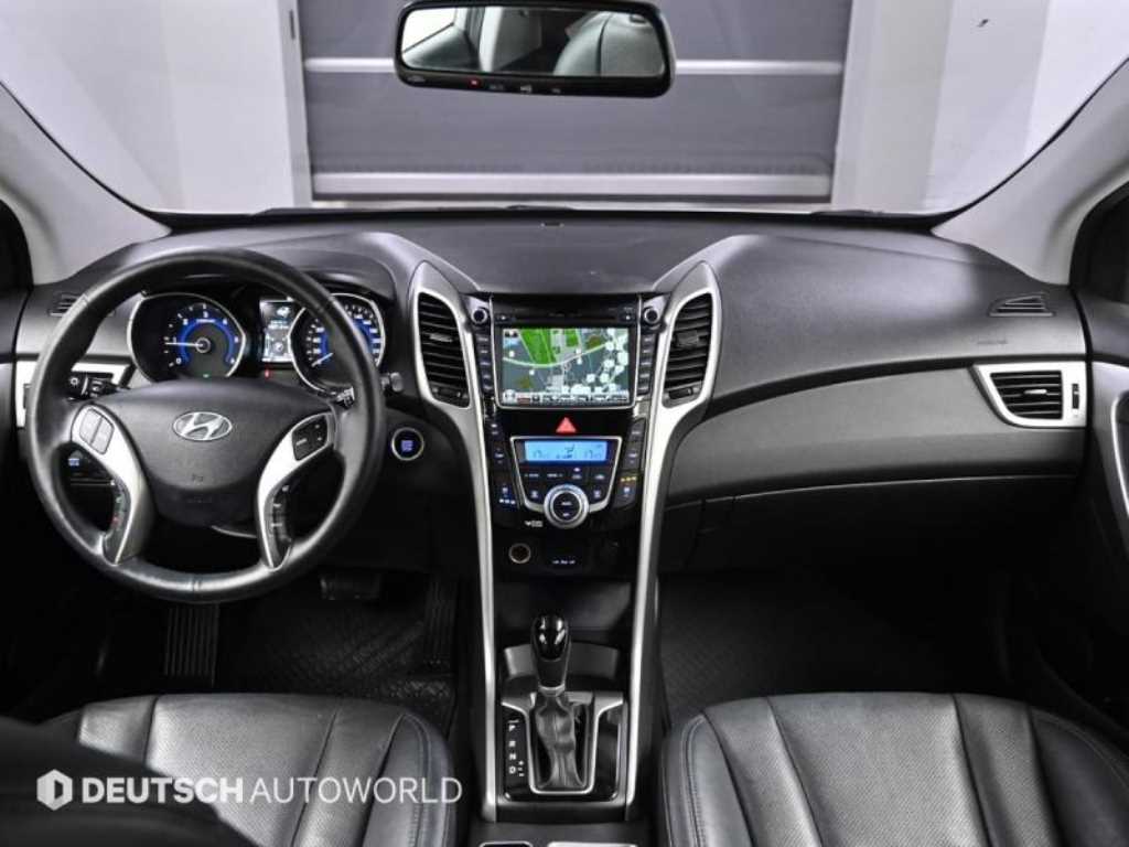 HYUNDAI i30 - Vista 7