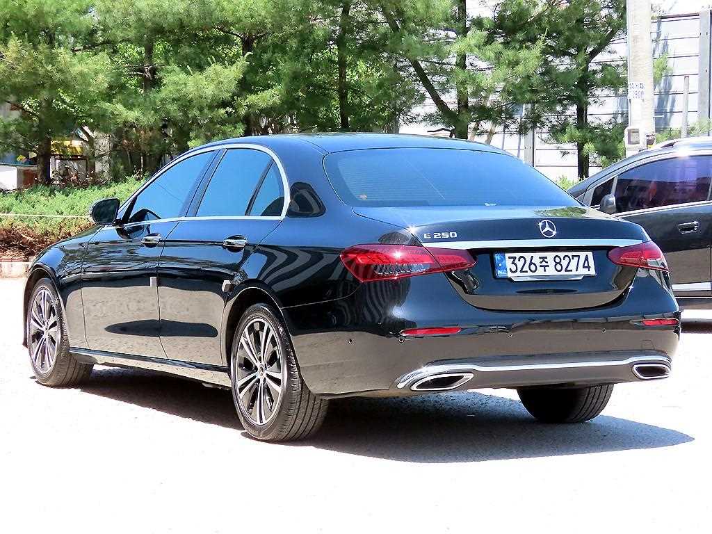 Mercedes Benz E class - Vista 3