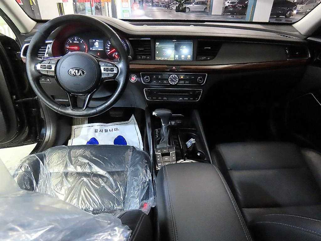 KIA K7 - Vista 10