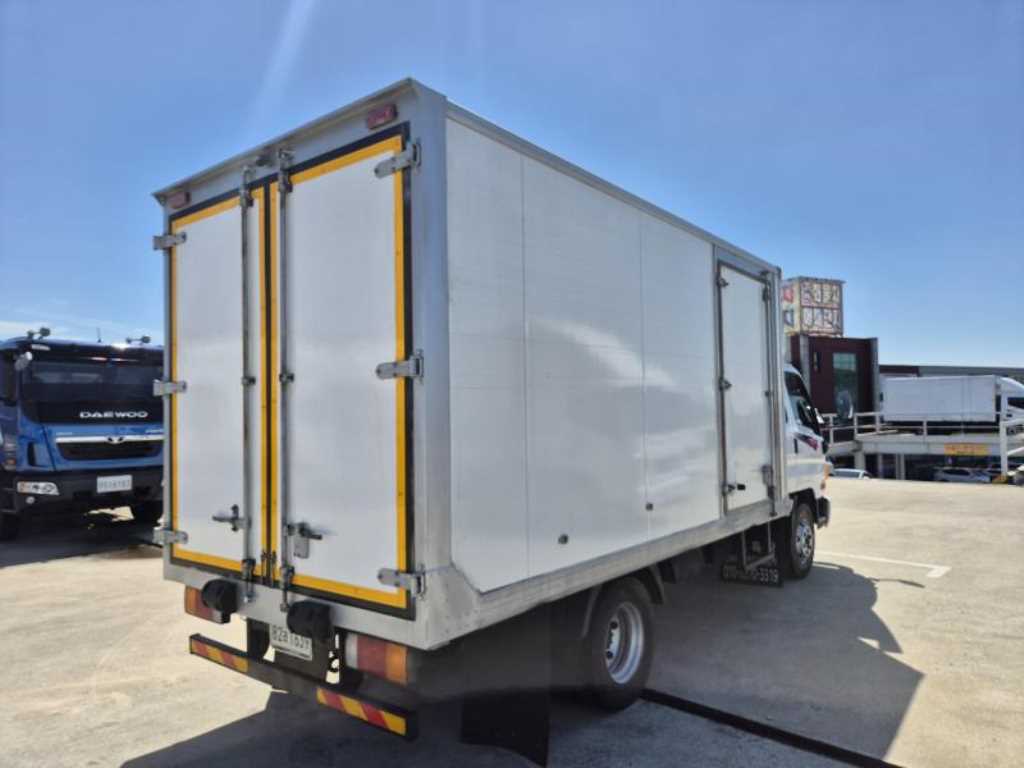 medium and large cargo truck - Vista 8