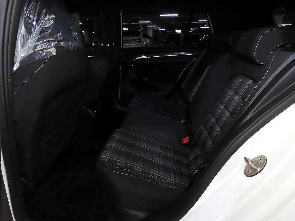 Volkswagen Golf - Vista 7