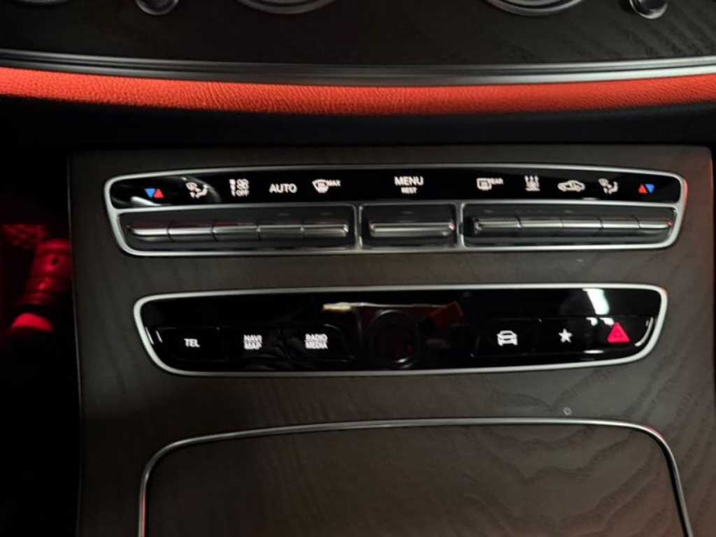 Mercedes Benz E class - Vista 12