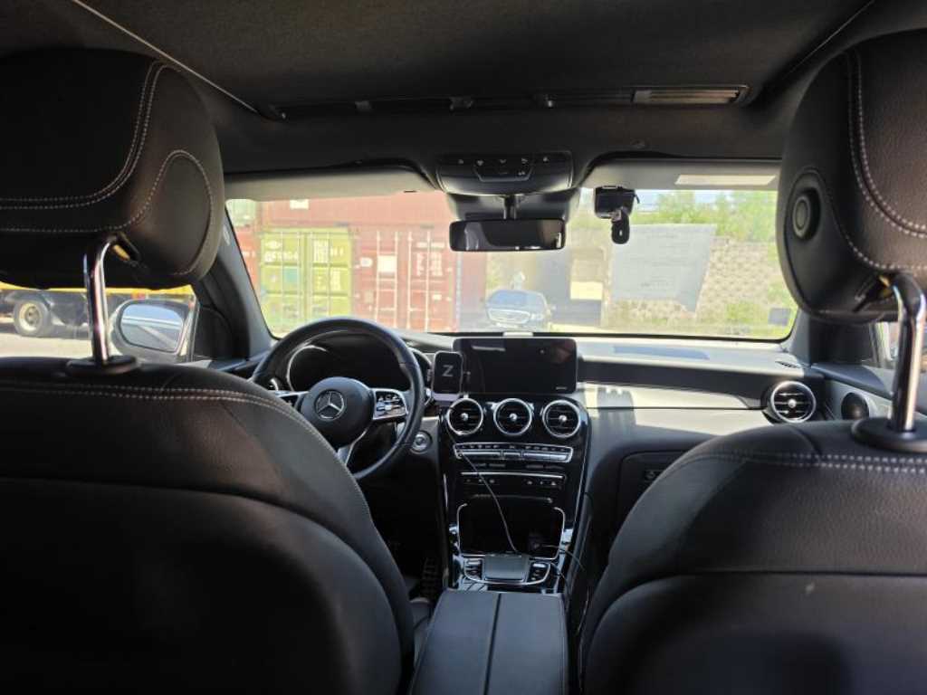 Mercedes Benz GLC Class - Vista 5