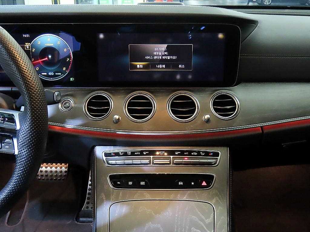Mercedes Benz E class - Vista 11