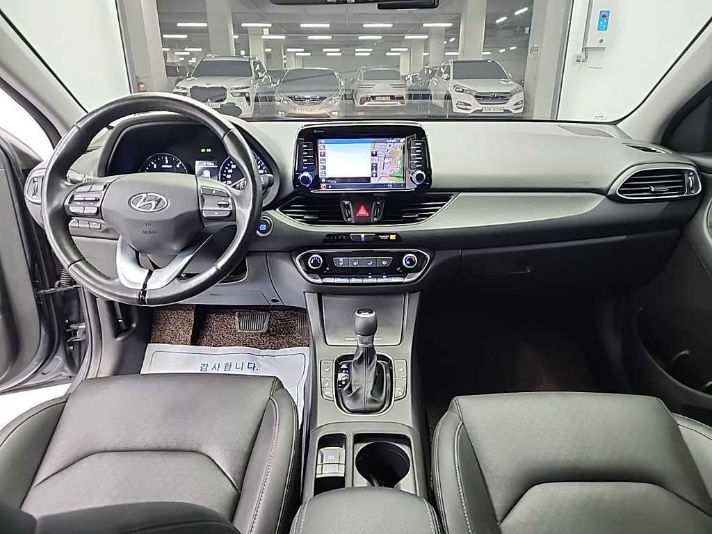 HYUNDAI i30 - Vista 7