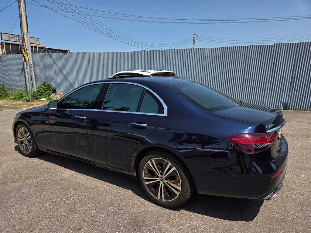 Mercedes Benz E class - Vista 4