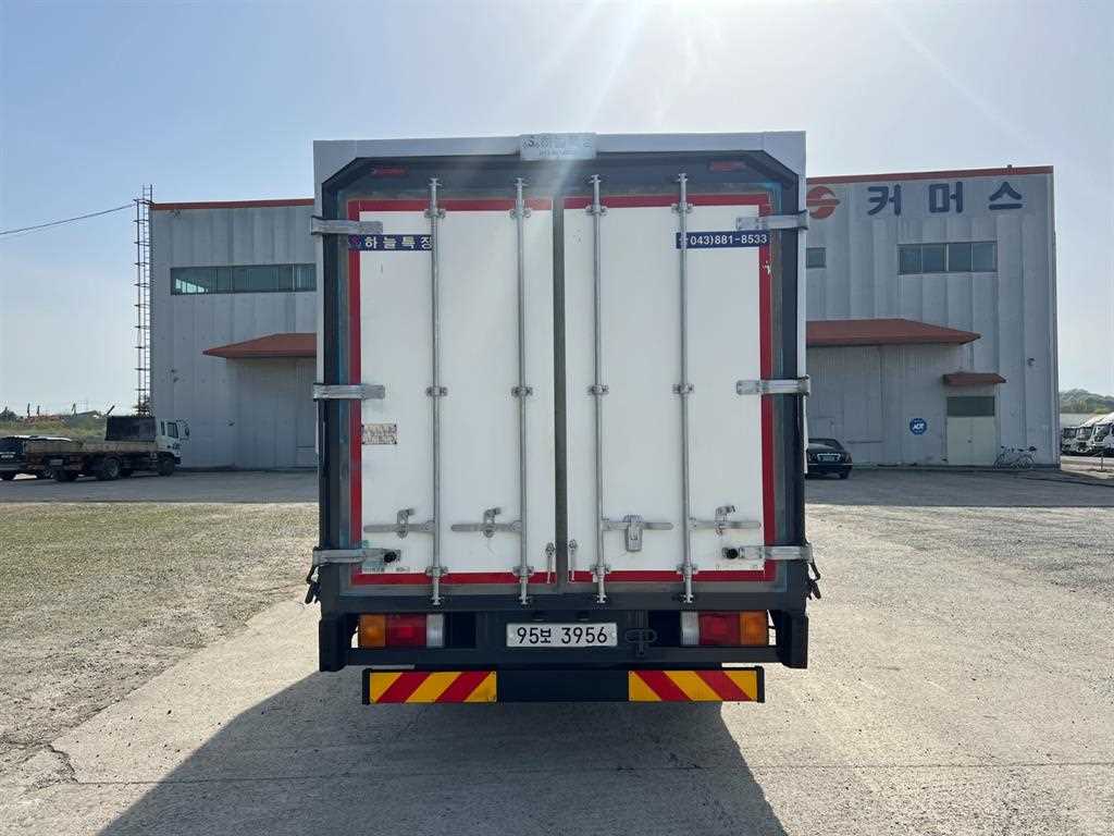 medium and large cargo truck - Vista 4