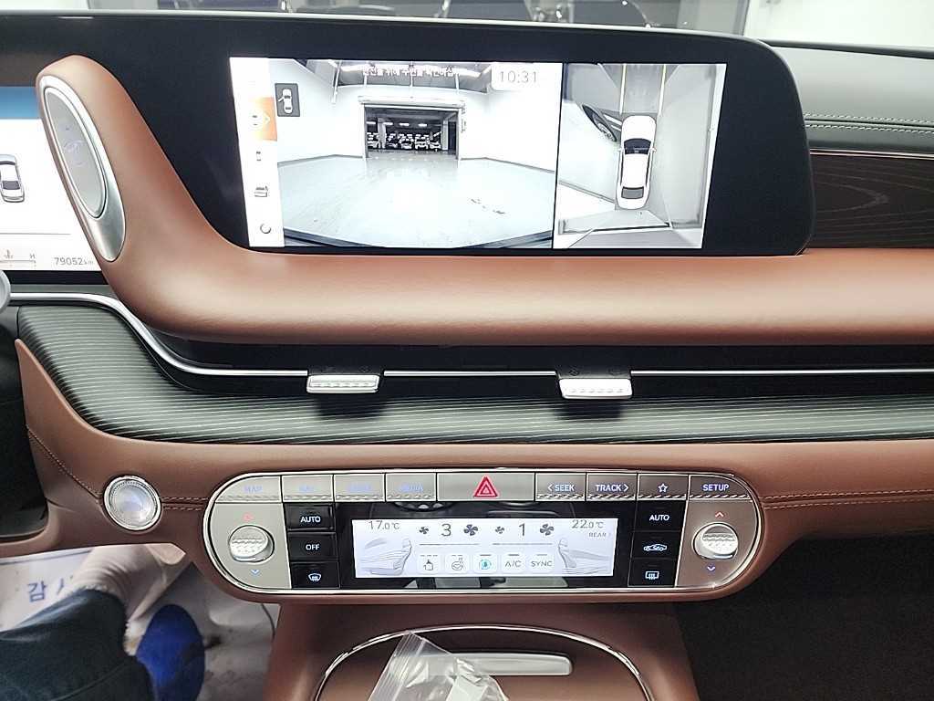 Genesis G90 - Vista 10