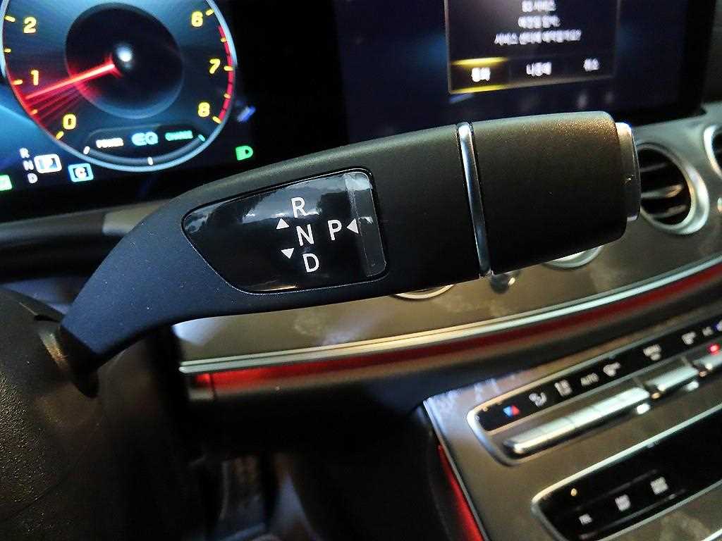 Mercedes Benz E class - Vista 12