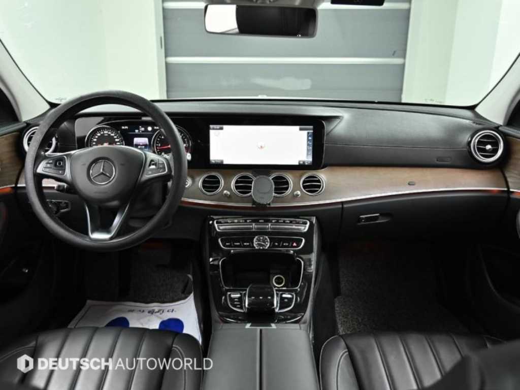 Mercedes Benz E class - Vista 7