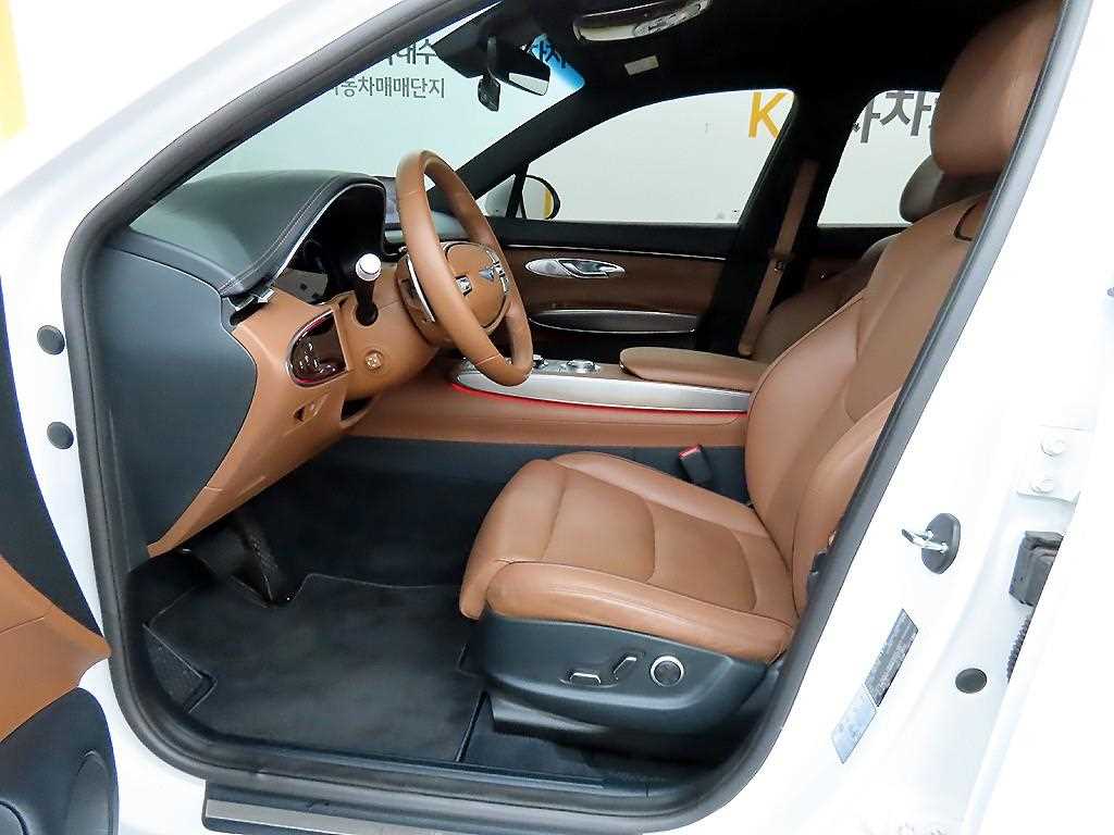 Genesis GV70 - Vista 5