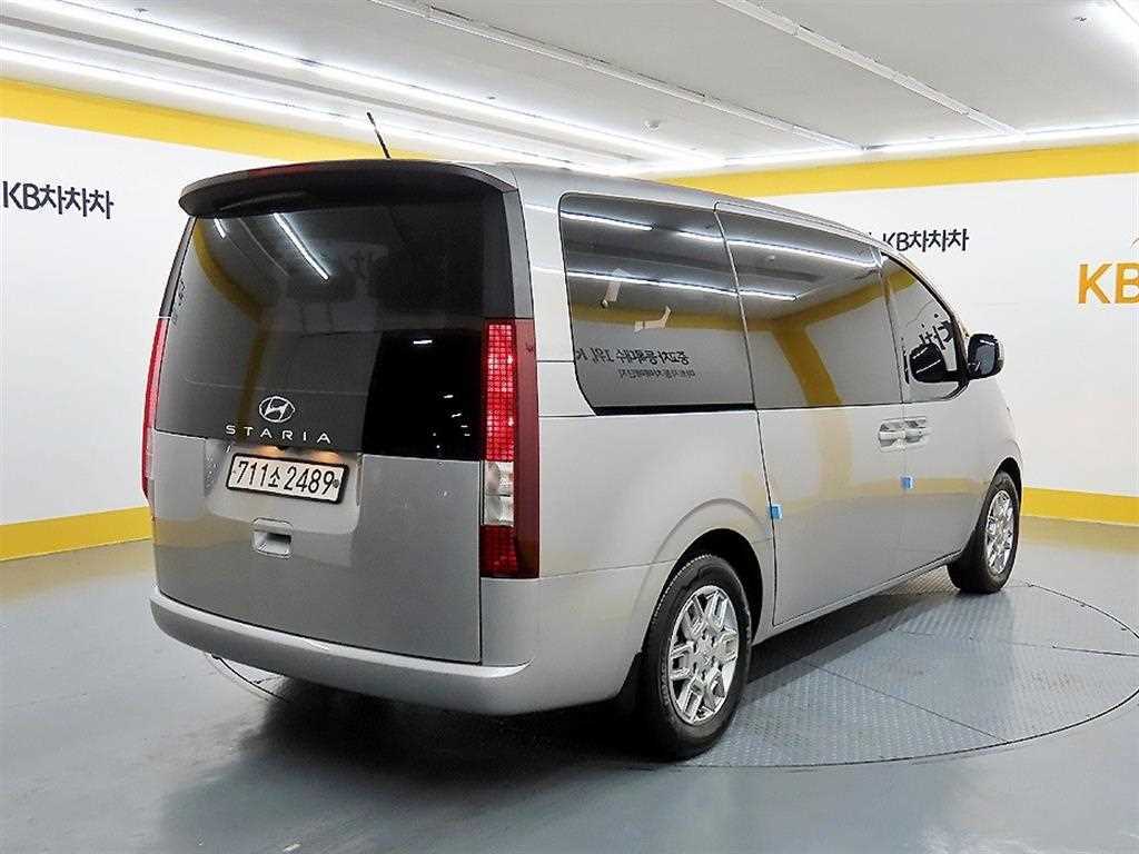 HYUNDAI Staria - Vista 4