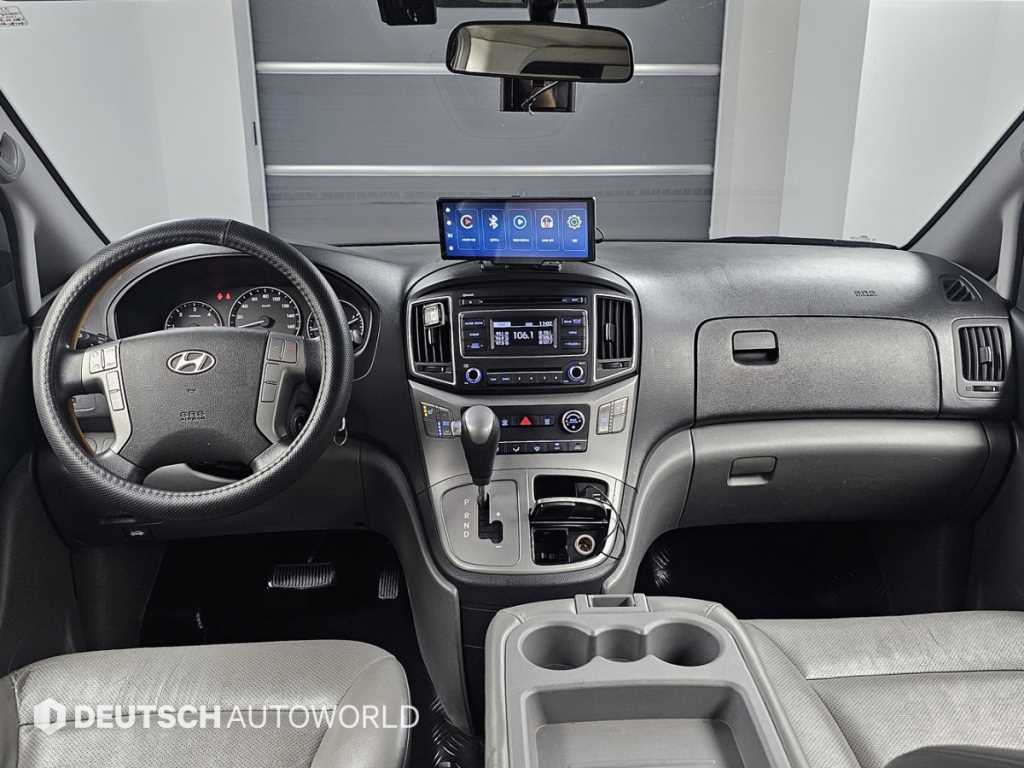 HYUNDAI Starex - Vista 7