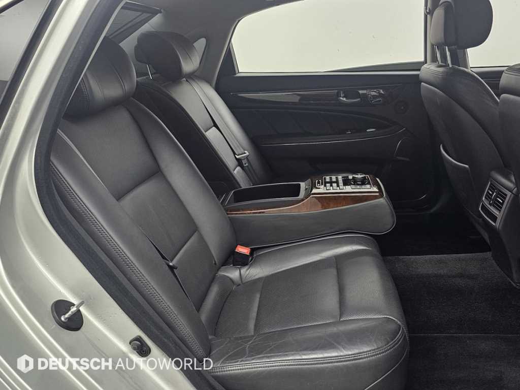 HYUNDAI Equus - Vista 12