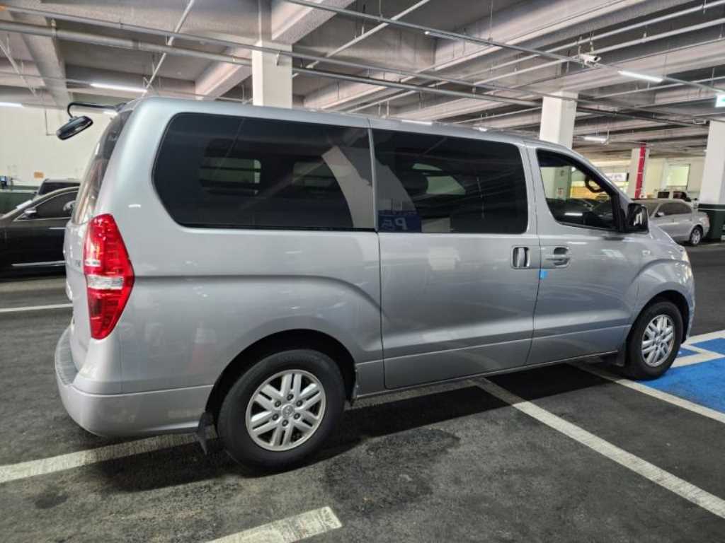 HYUNDAI Starex - Vista 4