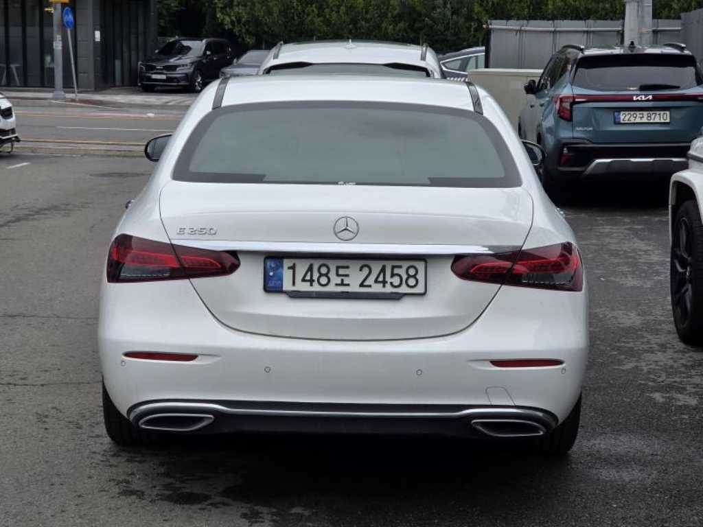 Mercedes Benz E class - Vista 4