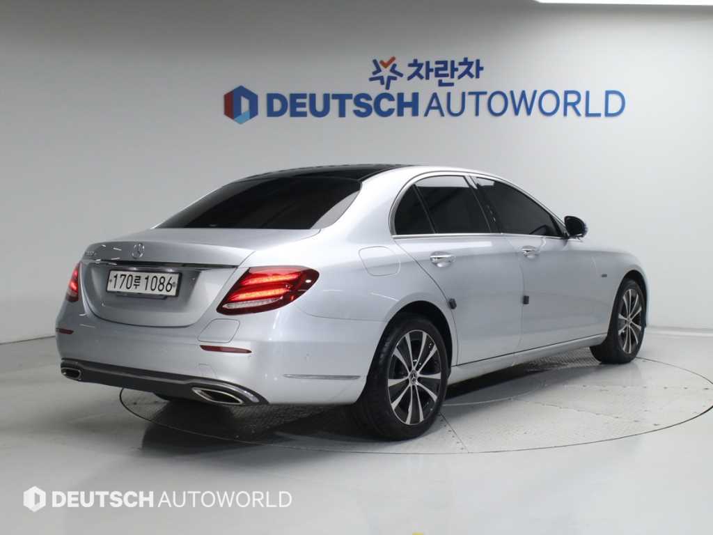 Mercedes Benz E class - Vista 3