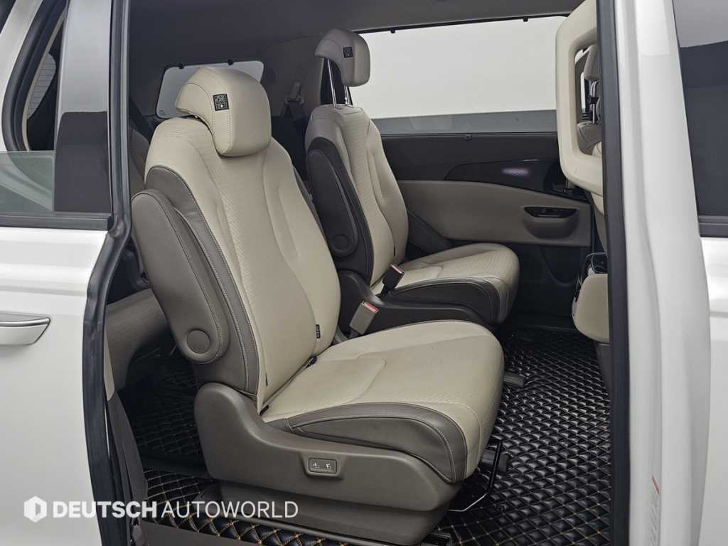KIA Carnival - Vista 12