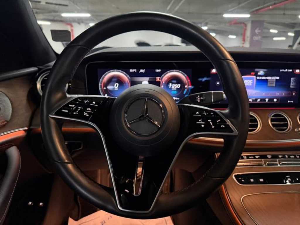 Mercedes Benz E class - Vista 8