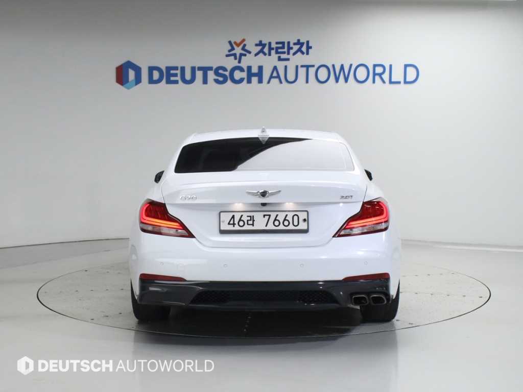 Genesis G70 - Vista 4