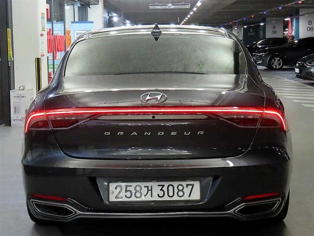 HYUNDAI Grandeur - Vista 5