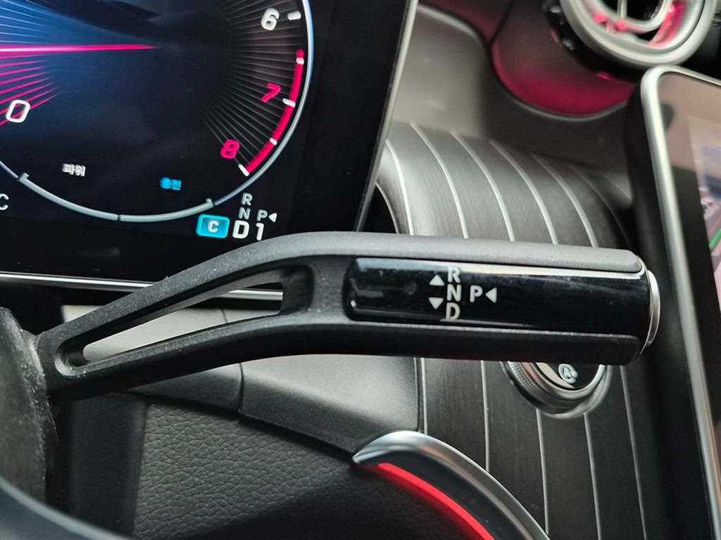 Mercedes Benz GLC Class - Vista 11