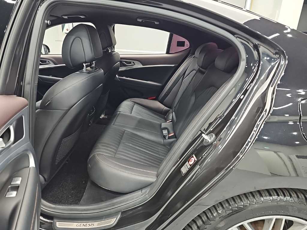 Genesis G70 - Vista 12