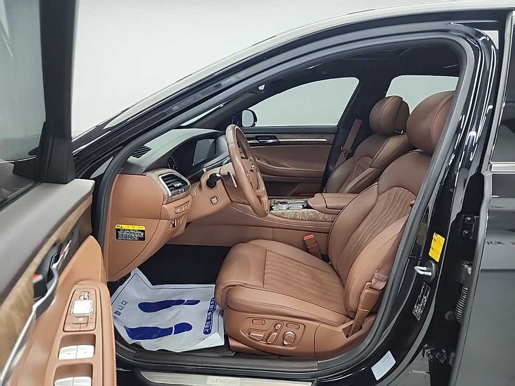 Genesis G90 - Vista 11