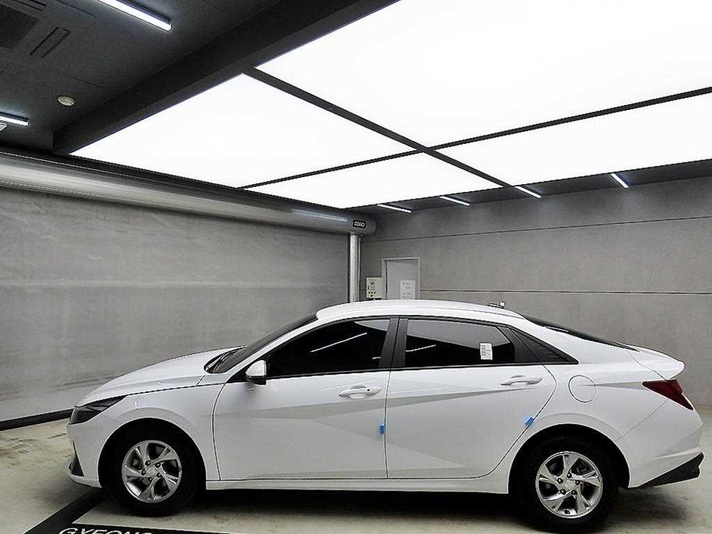 HYUNDAI Avante - Vista 4