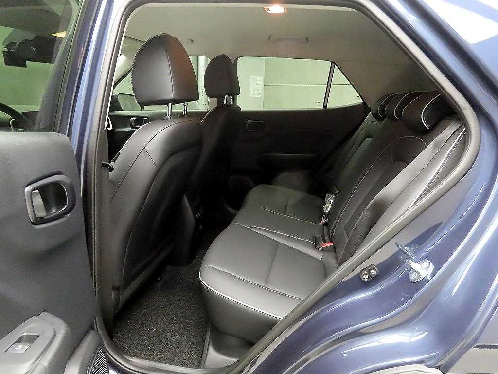 HYUNDAI Venue - Vista 6