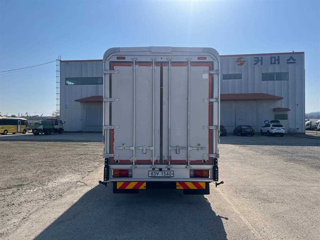 medium and large cargo truck - Vista 5
