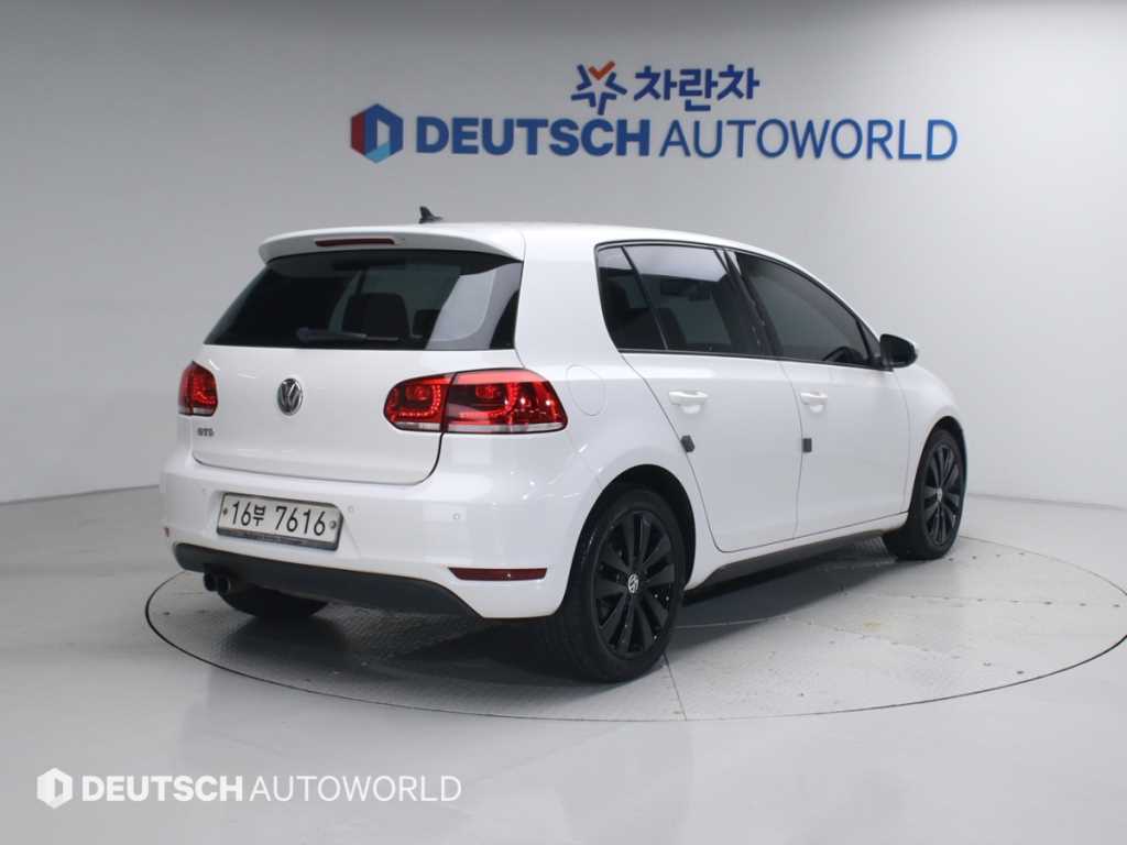 Volkswagen Golf - Vista 2