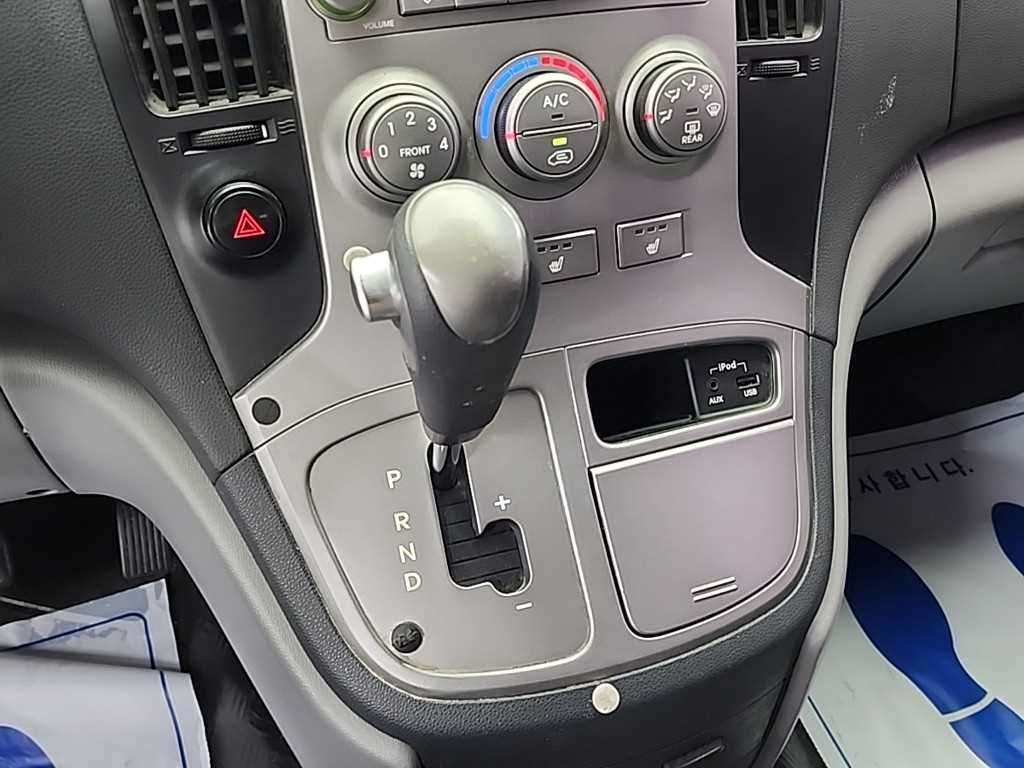 HYUNDAI Starex - Vista 8