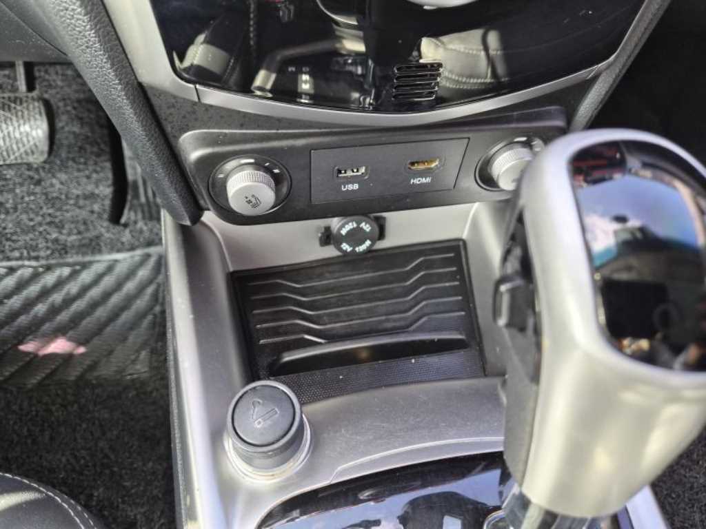 Ssangyong Tivoli 2015 Blanco - Importación desde Corea - HF Imports Iquique - Foto 14