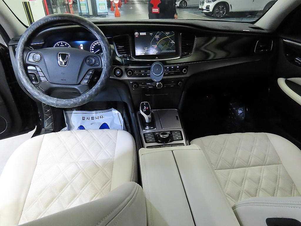 HYUNDAI Equus - Vista 10