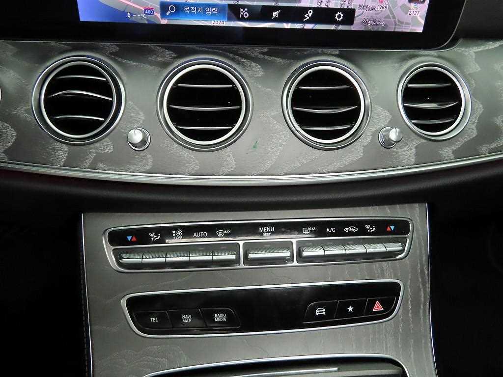 Mercedes Benz E class - Vista 9