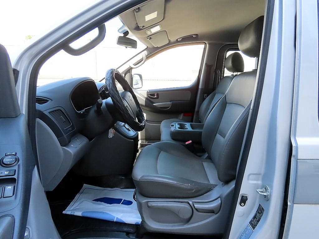 HYUNDAI Starex - Vista 5