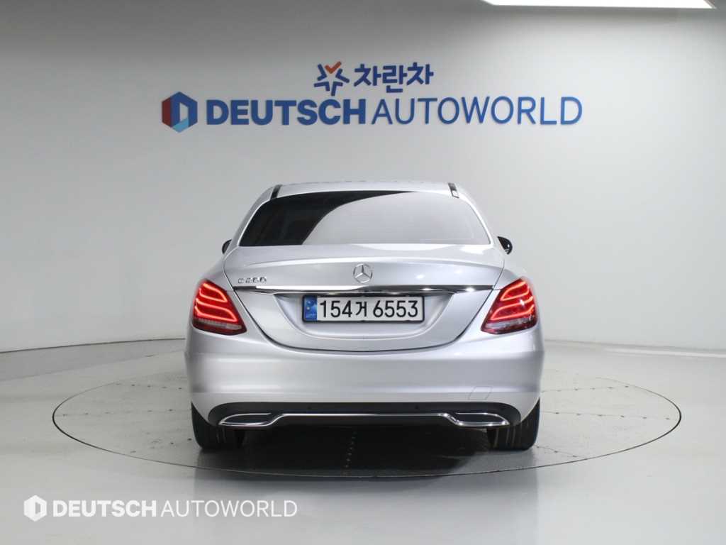 Mercedes Benz C Class - Vista 4