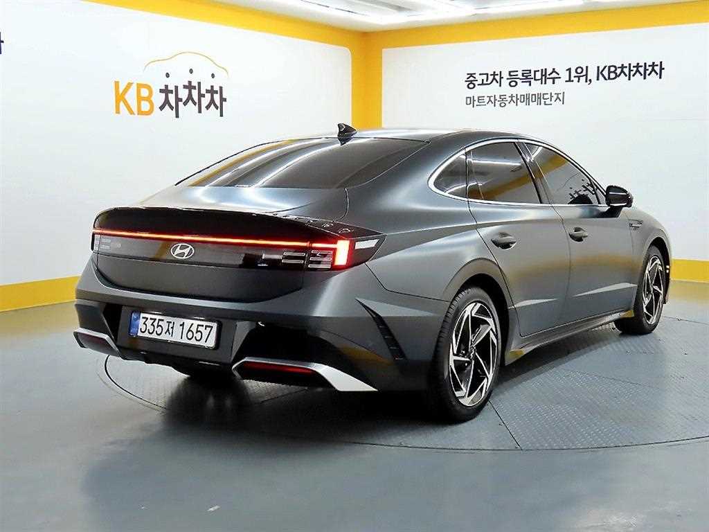 HYUNDAI Sonata - Vista 4