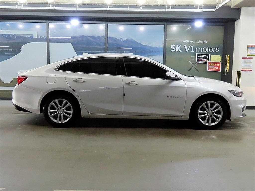 Chevrolet Malibu - Vista 3