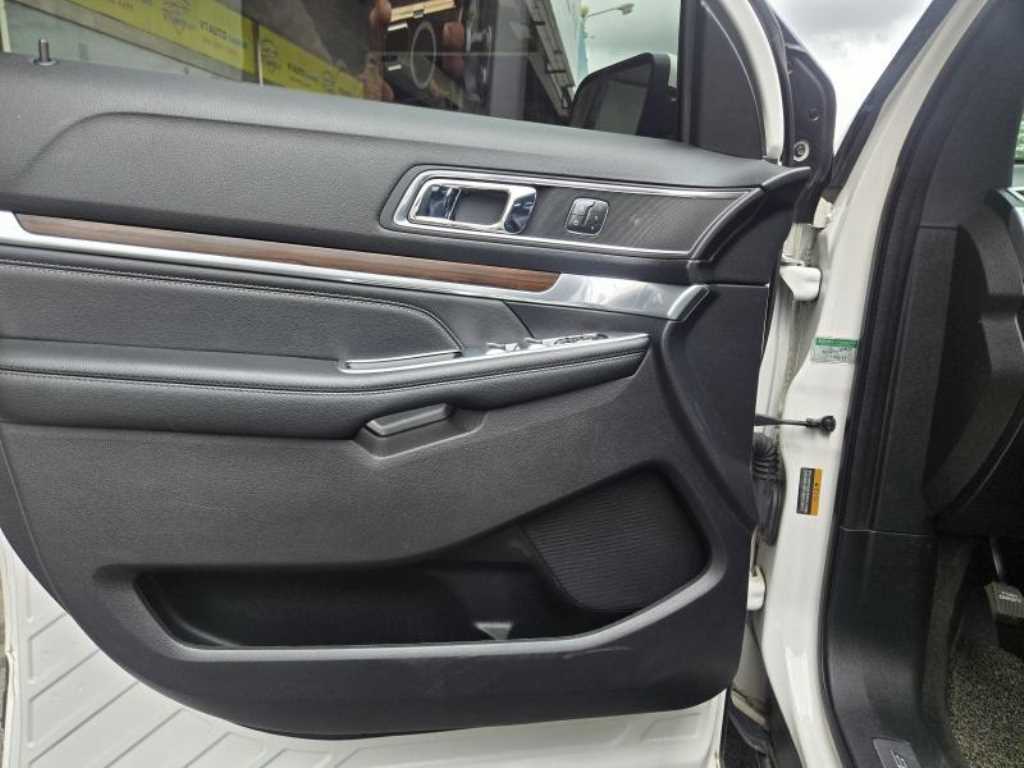 Ford Explorer - Vista 8