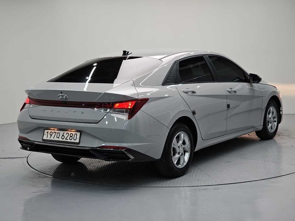 HYUNDAI Avante - Vista 4