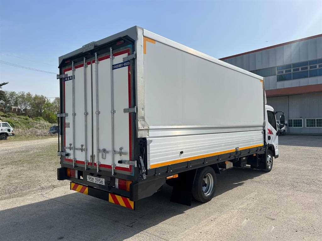 medium and large cargo truck - Vista 6