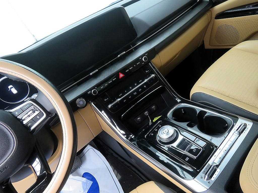 KIA Carnival - Vista 11